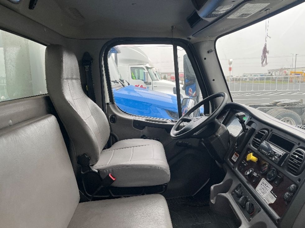 Medium Duty Box Truck-Light and Medium Duty Trucks-Freightliner-2018-M2-Pasco-WA-153,738\n\t\tmiles-$ 49,250 - Image 21