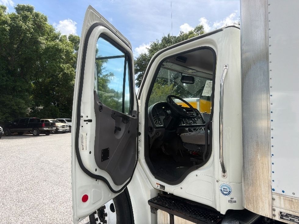 Medium Duty Box Truck-Light and Medium Duty Trucks-Freightliner-2018-M2-Pensacola-FL-127,125\n\t\tmiles-$ 53,000 - Image 15