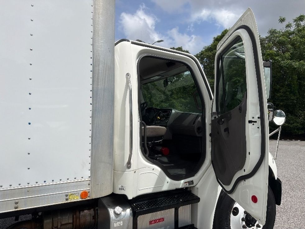 Medium Duty Box Truck-Light and Medium Duty Trucks-Freightliner-2018-M2-Pensacola-FL-127,125\n\t\tmiles-$ 53,000 - Image 19