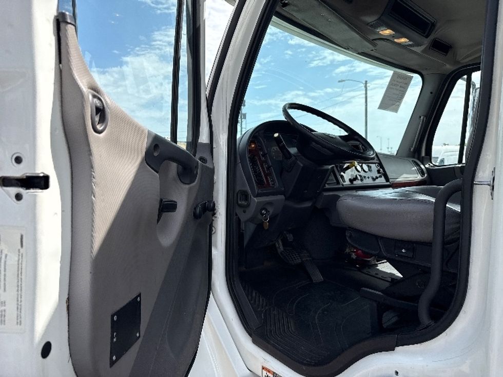 Medium Duty Box Truck-Light and Medium Duty Trucks-Freightliner-2018-M2-Phoenix-AZ-146,830\n\t\tmiles-$ 48,250 - Image 16