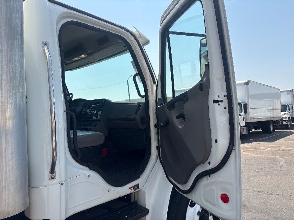 Medium Duty Box Truck-Light and Medium Duty Trucks-Freightliner-2018-M2-Phoenix-AZ-149,353\n\t\tmiles-$ 48,000 - Image 20