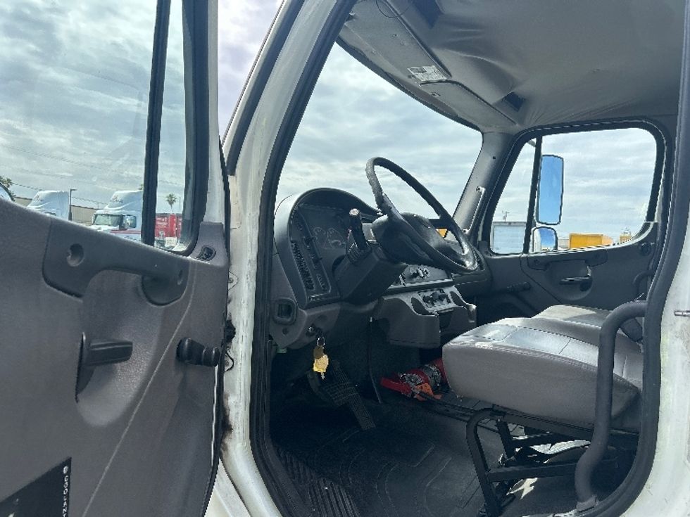 Medium Duty Box Truck-Light and Medium Duty Trucks-Freightliner-2018-M2-Phoenix-AZ-188,662\n\t\tmiles-$ 48,750 - Image 16