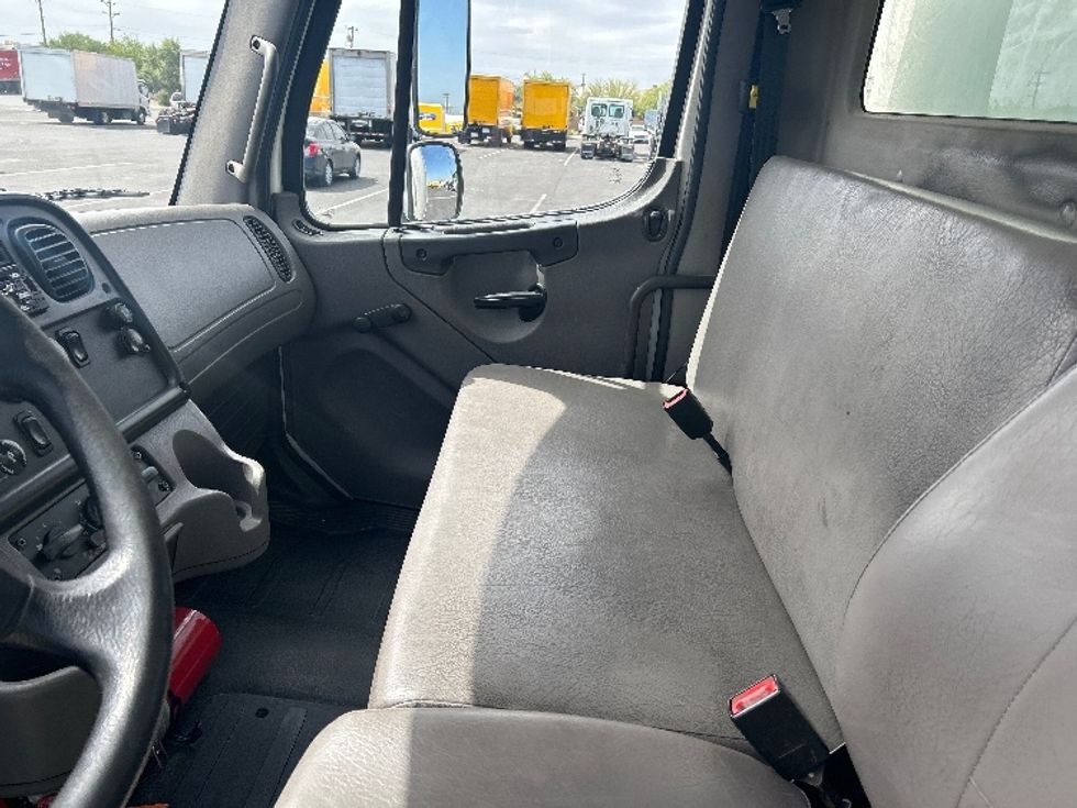 Medium Duty Box Truck-Light and Medium Duty Trucks-Freightliner-2018-M2-Phoenix-AZ-188,662\n\t\tmiles-$ 48,750 - Image 19