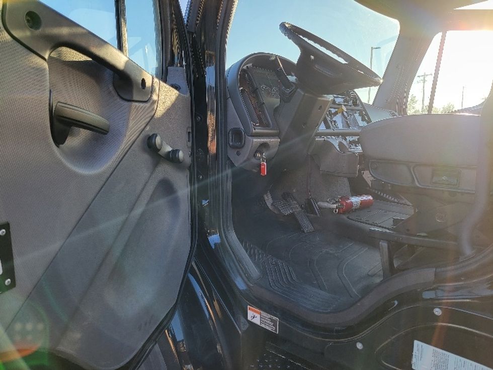 Medium Duty Box Truck-Light and Medium Duty Trucks-Freightliner-2018-M2-Piqua-OH-273,265\n\t\tmiles-$ 30,000 - Image 16