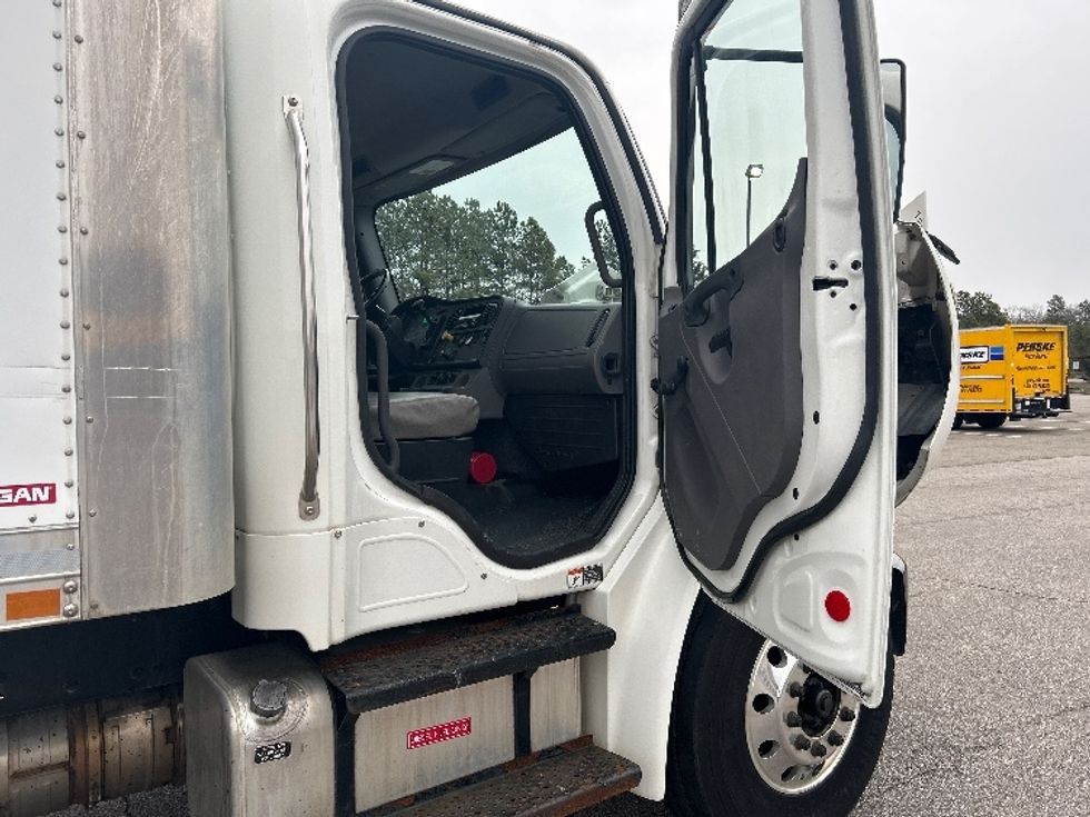 Medium Duty Box Truck-Light and Medium Duty Trucks-Freightliner-2018-M2-Prince George-VA-101,928\n\t\tmiles-$ 64,500 - Image 17