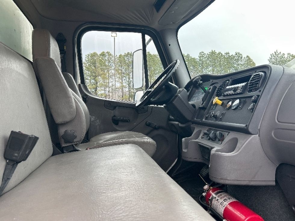 Medium Duty Box Truck-Light and Medium Duty Trucks-Freightliner-2018-M2-Prince George-VA-101,928\n\t\tmiles-$ 64,500 - Image 19