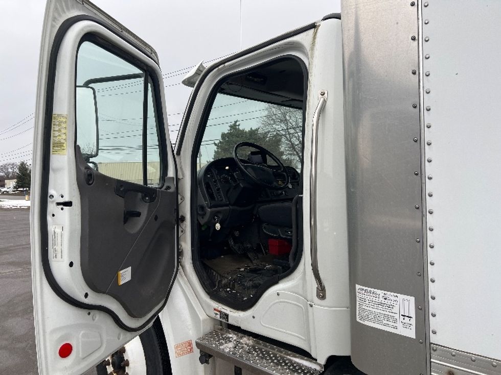 Medium Duty Box Truck-Light and Medium Duty Trucks-Freightliner-2018-M2-Rochester-NY-108,303\n\t\tmiles-$ 50,000 - Image 16