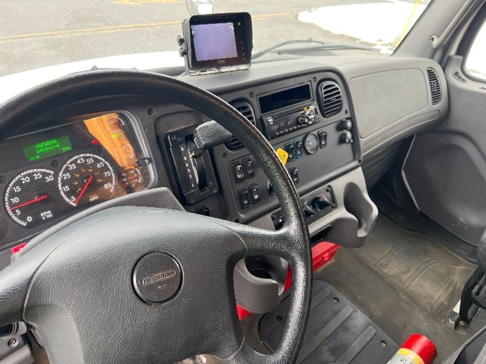 Medium Duty Box Truck-Light and Medium Duty Trucks-Freightliner-2018-M2-Rochester-NY-108,303\n\t\tmiles-$ 50,000 - Image 17