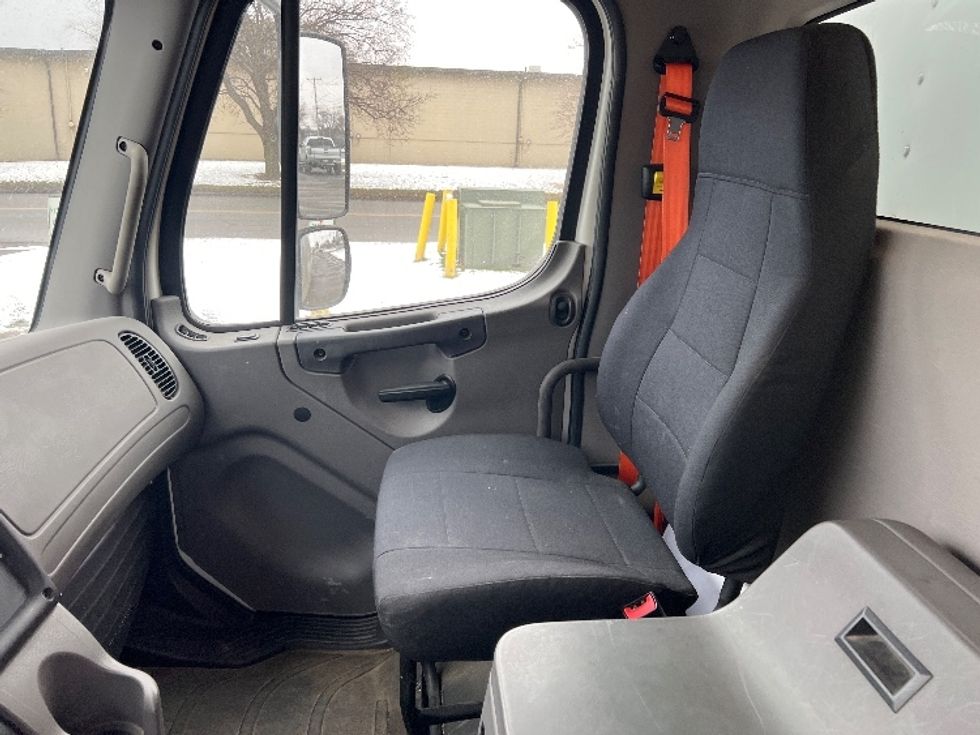 Medium Duty Box Truck-Light and Medium Duty Trucks-Freightliner-2018-M2-Rochester-NY-108,303\n\t\tmiles-$ 50,000 - Image 19