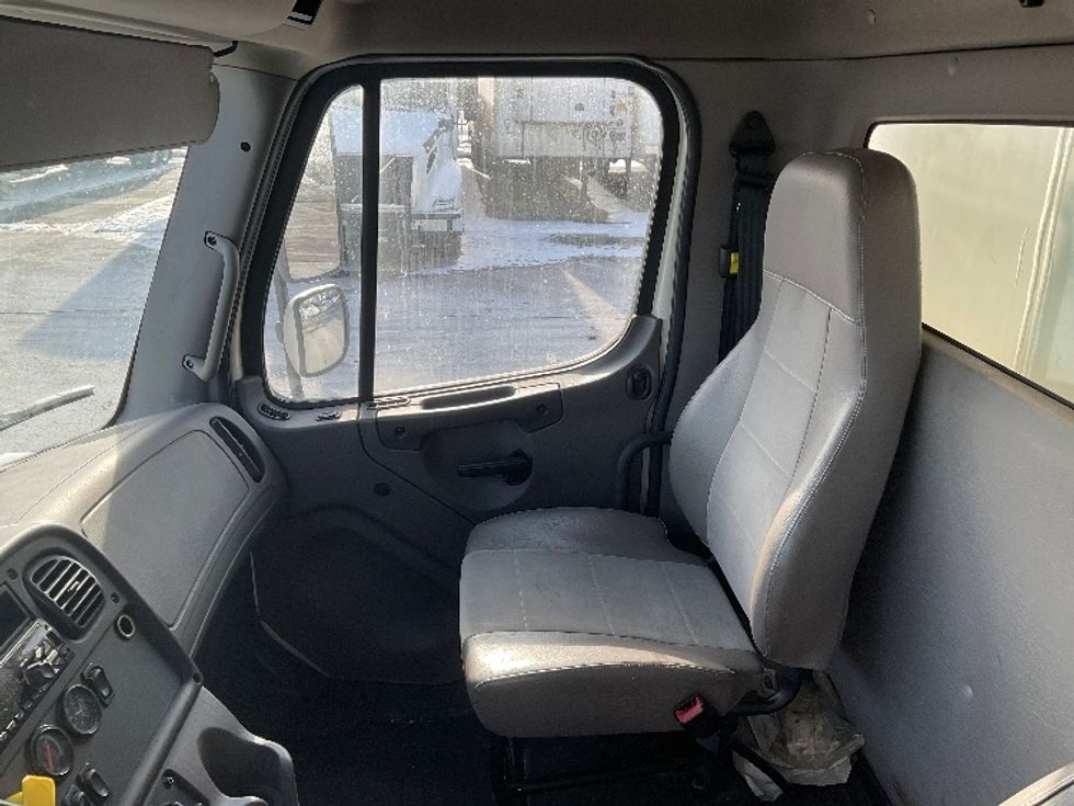 Medium Duty Box Truck-Light and Medium Duty Trucks-Freightliner-2018-M2-Romulus-MI-344,346\n\t\tmiles-$ 20,000 - Image 19