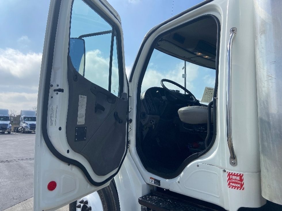 Medium Duty Box Truck-Light and Medium Duty Trucks-Freightliner-2018-M2-San Antonio-TX-237,235\n\t\tmiles-$ 41,250 - Image 16