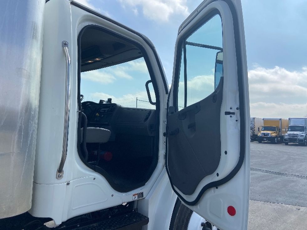 Medium Duty Box Truck-Light and Medium Duty Trucks-Freightliner-2018-M2-San Antonio-TX-237,235\n\t\tmiles-$ 41,250 - Image 20