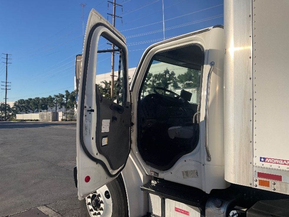 Medium Duty Box Truck-Light and Medium Duty Trucks-Freightliner-2018-M2-Santa Ana-CA-216,631\n\t\tmiles-$ 36,000 - Image 16