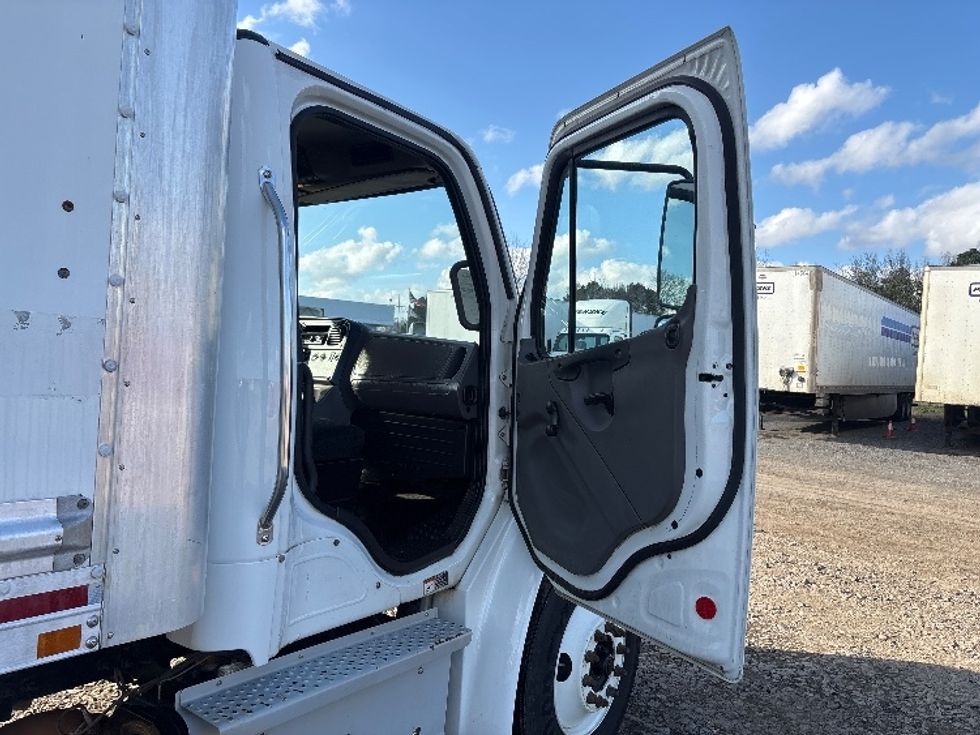 Medium Duty Box Truck-Light and Medium Duty Trucks-Freightliner-2018-M2-Shreveport-LA-268,349\n\t\tmiles-$ 36,000 - Image 19