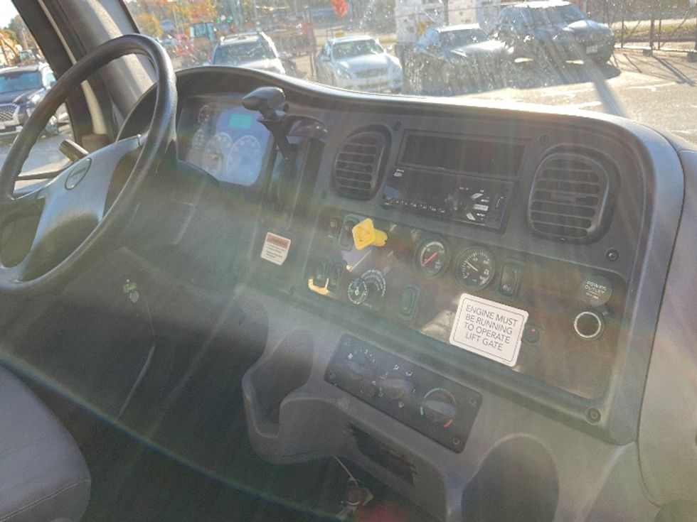 Medium Duty Box Truck-Light and Medium Duty Trucks-Freightliner-2018-M2-Springfield-MA-290,699\n\t\tmiles-$ 26,750 - Image 22
