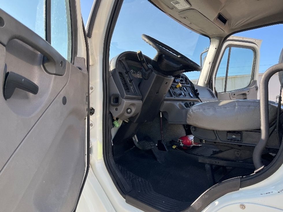 Medium Duty Box Truck-Light and Medium Duty Trucks-Freightliner-2018-M2-Tampa-FL-223,510\n\t\tmiles-$ 37,500 - Image 16