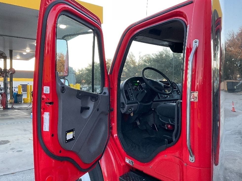 Medium Duty Box Truck-Light and Medium Duty Trucks-Freightliner-2018-M2-Tampa-FL-226,849\n\t\tmiles-$ 38,750 - Image 16