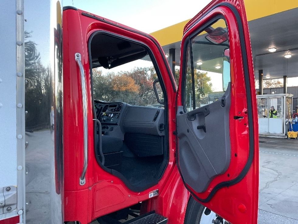 Medium Duty Box Truck-Light and Medium Duty Trucks-Freightliner-2018-M2-Tampa-FL-226,849\n\t\tmiles-$ 38,750 - Image 20