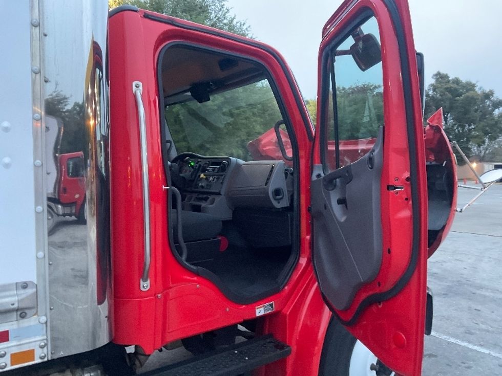 Medium Duty Box Truck-Light and Medium Duty Trucks-Freightliner-2018-M2-Tampa-FL-231,293\n\t\tmiles-$ 42,250 - Image 20