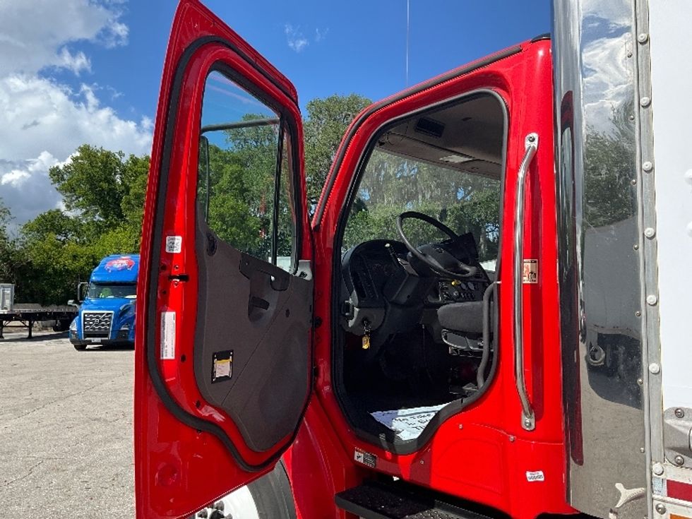 Medium Duty Box Truck-Light and Medium Duty Trucks-Freightliner-2018-M2-Tampa-FL-260,199\n\t\tmiles-$ 35,500 - Image 16