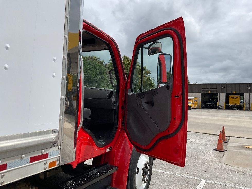 Medium Duty Box Truck-Light and Medium Duty Trucks-Freightliner-2018-M2-Tampa-FL-260,199\n\t\tmiles-$ 35,500 - Image 19