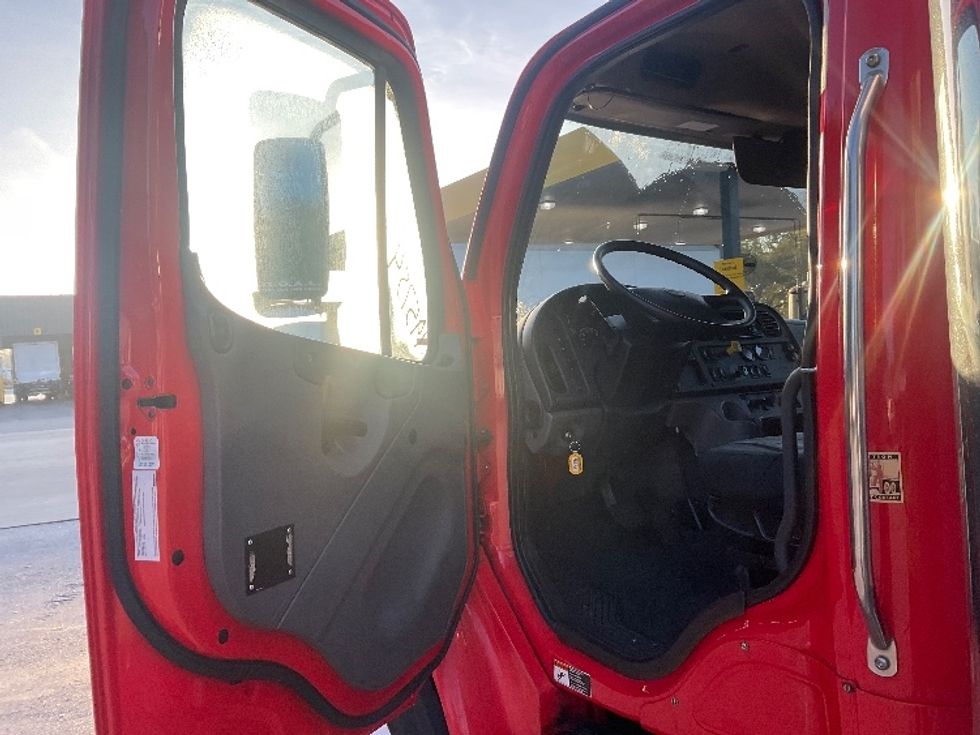 Medium Duty Box Truck-Light and Medium Duty Trucks-Freightliner-2018-M2-Tampa-FL-295,970\n\t\tmiles-$ 34,250 - Image 16