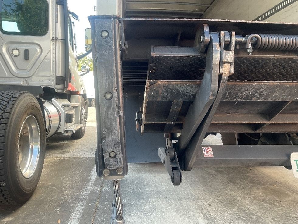 Medium Duty Box Truck-Light and Medium Duty Trucks-Freightliner-2018-M2-Tampa-FL-295,970\n\t\tmiles-$ 34,250 - Image 26