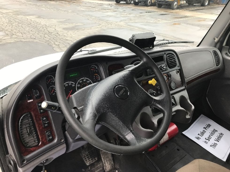 Medium Duty Box Truck-Light and Medium Duty Trucks-Freightliner-2018-M2-Toronto-ON-485,675\n\t\tkm-$ 32,500 - Image 17