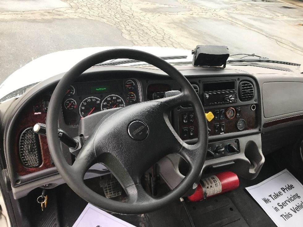 Medium Duty Box Truck-Light and Medium Duty Trucks-Freightliner-2018-M2-Toronto-ON-485,675\n\t\tkm-$ 32,500 - Image 18