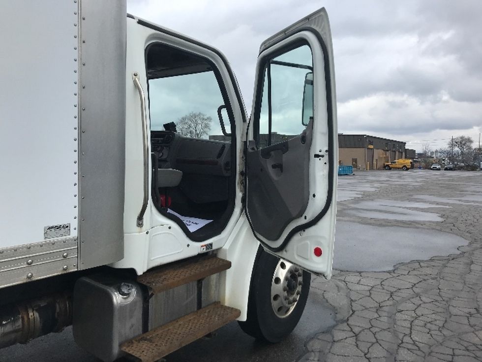 Medium Duty Box Truck-Light and Medium Duty Trucks-Freightliner-2018-M2-Toronto-ON-485,675\n\t\tkm-$ 32,500 - Image 20