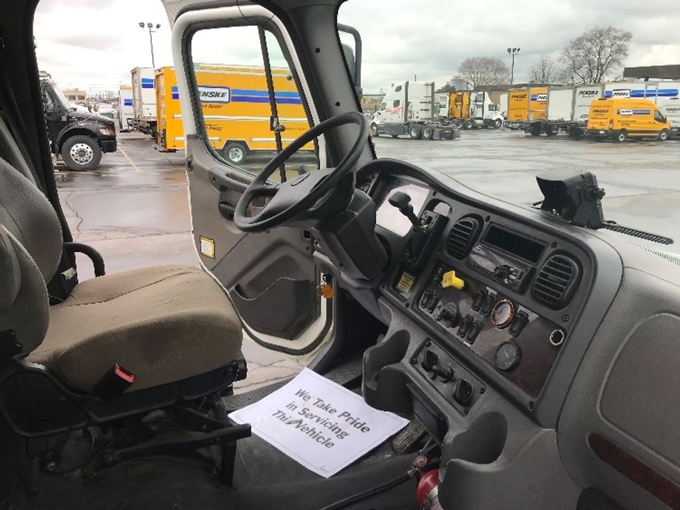 Medium Duty Box Truck-Light and Medium Duty Trucks-Freightliner-2018-M2-Toronto-ON-485,675\n\t\tkm-$ 32,500 - Image 22