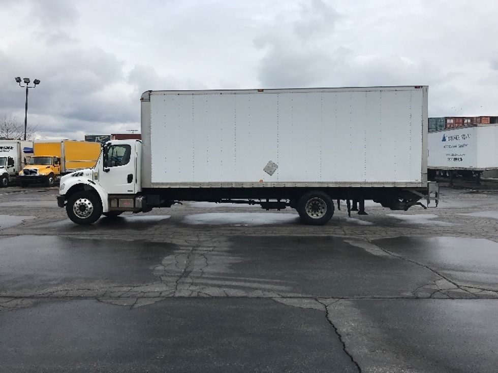 Medium Duty Box Truck-Light and Medium Duty Trucks-Freightliner-2018-M2-Toronto-ON-485,675\n\t\tkm-$ 32,500 - Image 4