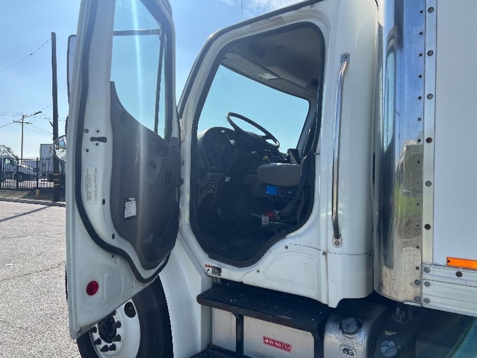 Medium Duty Box Truck-Light and Medium Duty Trucks-Freightliner-2018-M2-Torrance-CA-138,529\n\t\tmiles-$ 35,250 - Image 16