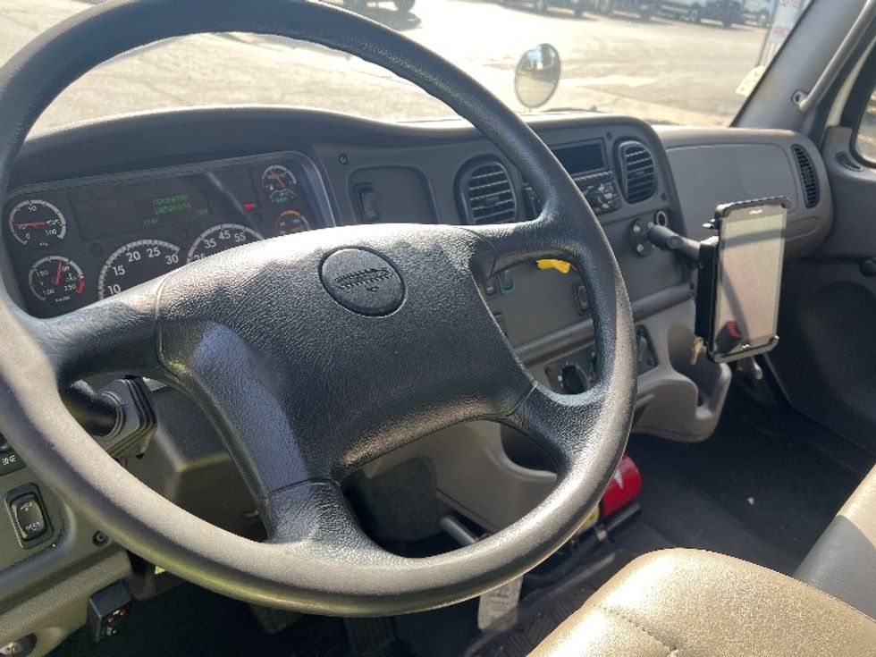 Medium Duty Box Truck-Light and Medium Duty Trucks-Freightliner-2018-M2-Torrance-CA-138,529\n\t\tmiles-$ 35,250 - Image 17