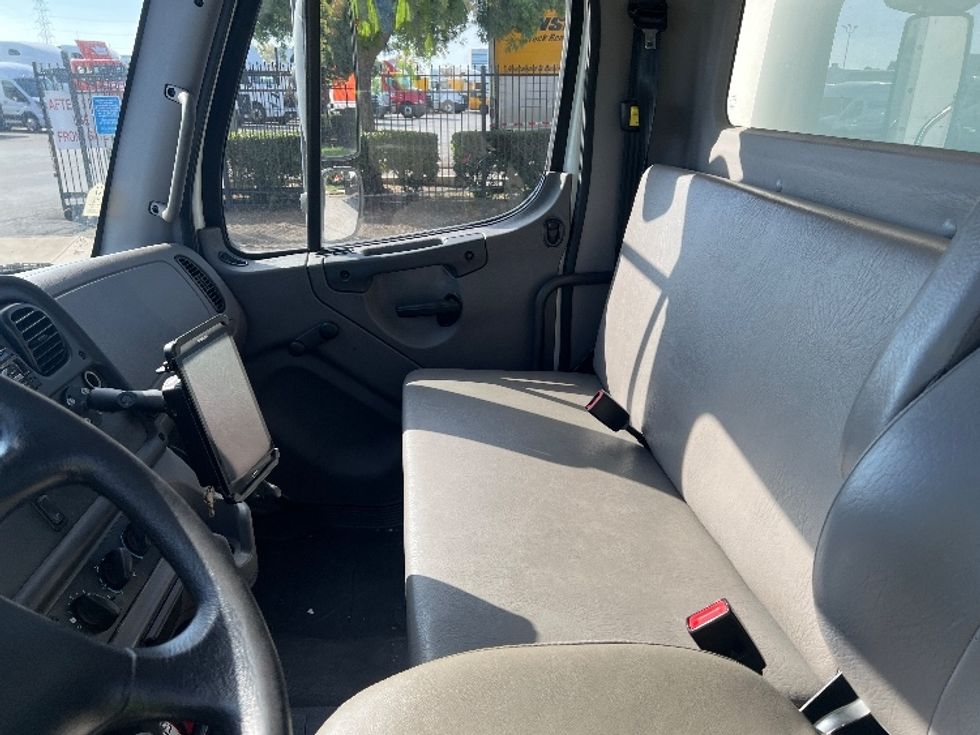 Medium Duty Box Truck-Light and Medium Duty Trucks-Freightliner-2018-M2-Torrance-CA-138,529\n\t\tmiles-$ 35,250 - Image 19
