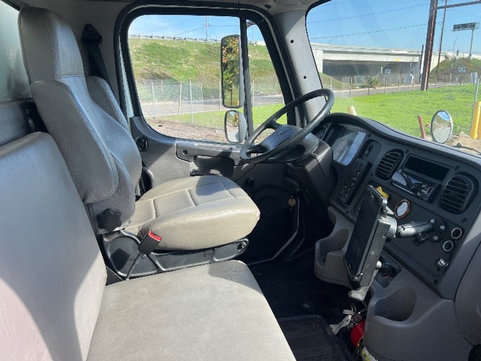 Medium Duty Box Truck-Light and Medium Duty Trucks-Freightliner-2018-M2-Torrance-CA-138,529\n\t\tmiles-$ 35,250 - Image 22