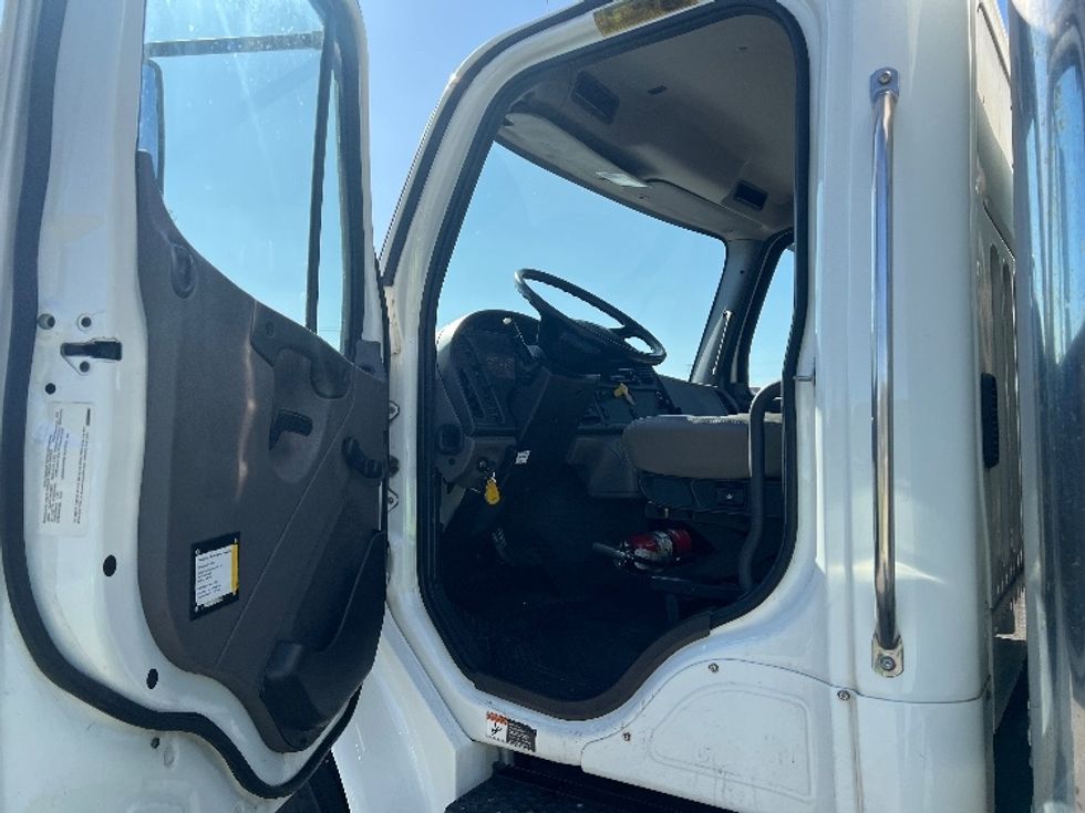Medium Duty Box Truck-Light and Medium Duty Trucks-Freightliner-2018-M2-Torrance-CA-147,097\n\t\tmiles-$ 33,750 - Image 16