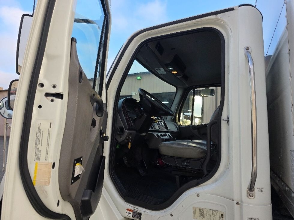 Medium Duty Box Truck-Light and Medium Duty Trucks-Freightliner-2018-M2-Torrance-CA-149,418\n\t\tmiles-$ 52,000 - Image 16