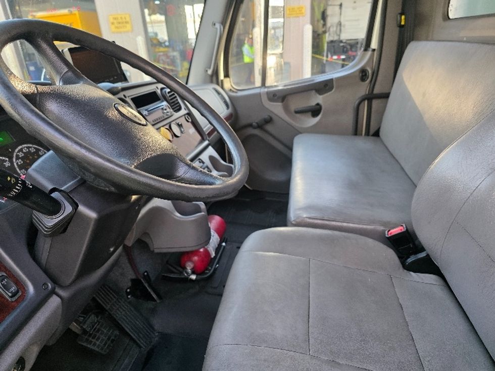 Medium Duty Box Truck-Light and Medium Duty Trucks-Freightliner-2018-M2-Torrance-CA-149,418\n\t\tmiles-$ 52,000 - Image 17
