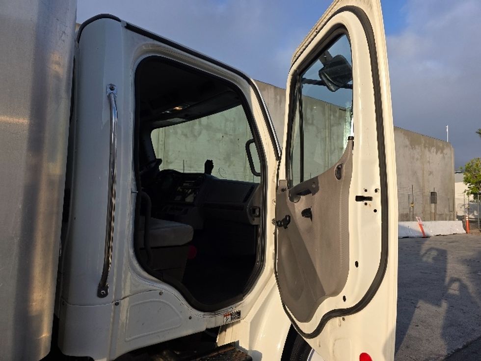 Medium Duty Box Truck-Light and Medium Duty Trucks-Freightliner-2018-M2-Torrance-CA-149,418\n\t\tmiles-$ 52,000 - Image 20