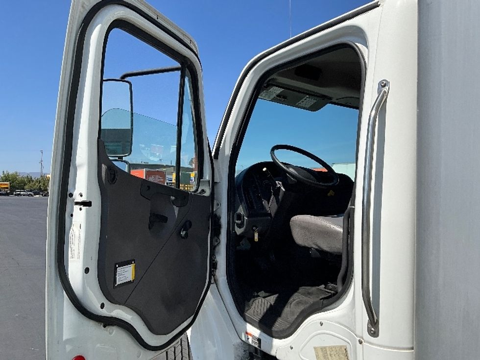 Medium Duty Box Truck-Light and Medium Duty Trucks-Freightliner-2018-M2-Torrance-CA-150,715\n\t\tmiles-$ 40,750 - Image 16
