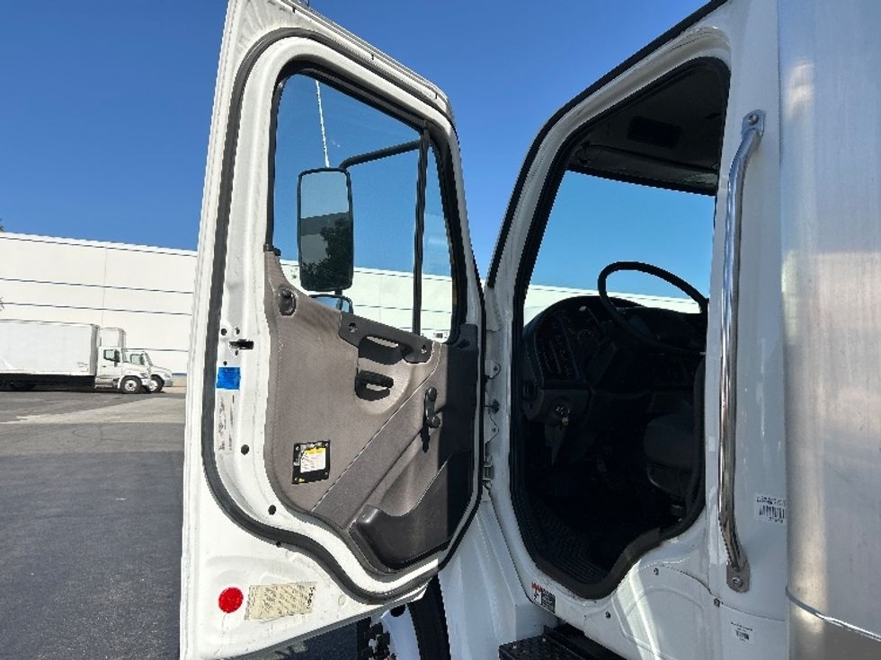 Medium Duty Box Truck-Light and Medium Duty Trucks-Freightliner-2018-M2-Torrance-CA-155,858\n\t\tmiles-$ 52,500 - Image 16