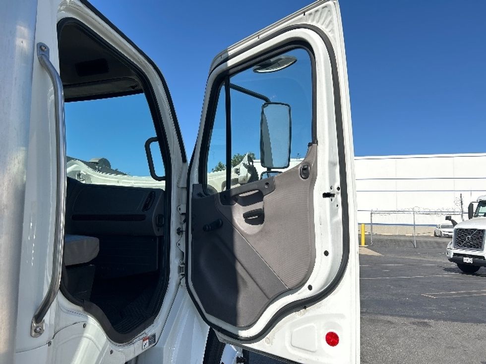 Medium Duty Box Truck-Light and Medium Duty Trucks-Freightliner-2018-M2-Torrance-CA-155,858\n\t\tmiles-$ 52,500 - Image 20