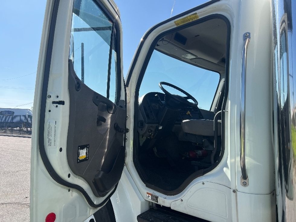 Medium Duty Box Truck-Light and Medium Duty Trucks-Freightliner-2018-M2-Torrance-CA-179,626\n\t\tmiles-$ 30,250 - Image 16