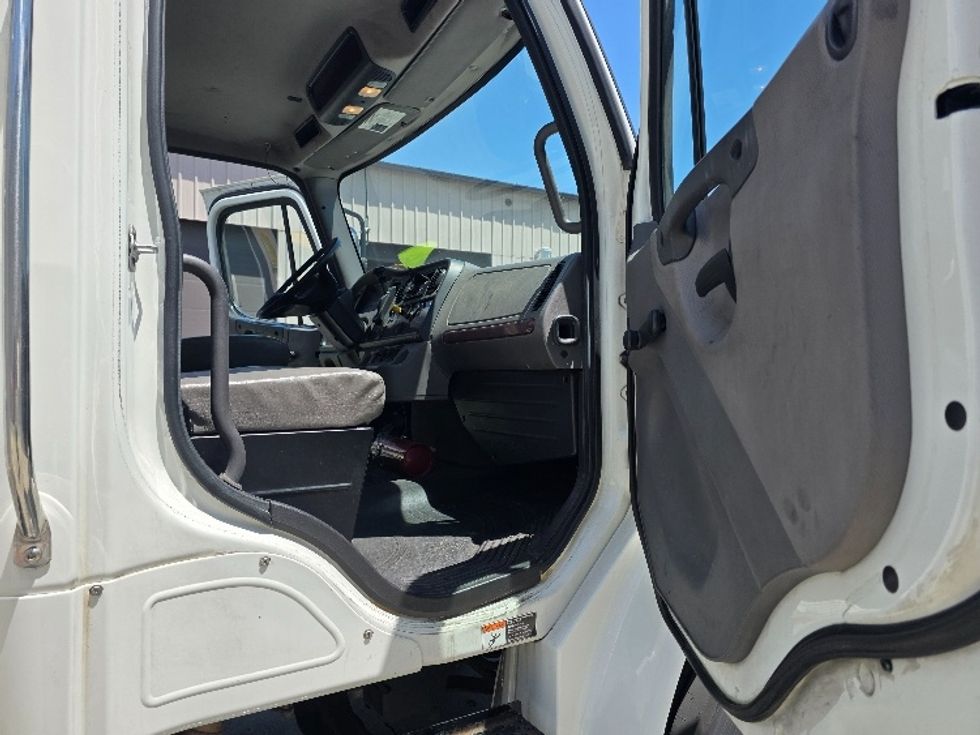 Medium Duty Box Truck-Light and Medium Duty Trucks-Freightliner-2018-M2-Torrance-CA-201,996\n\t\tmiles-$ 44,000 - Image 17