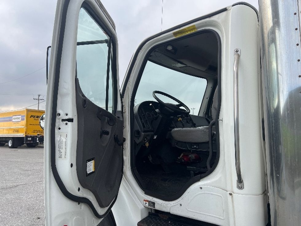 Medium Duty Box Truck-Light and Medium Duty Trucks-Freightliner-2018-M2-Torrance-CA-203,915\n\t\tmiles-$ 27,250 - Image 16