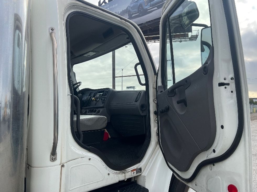 Medium Duty Box Truck-Light and Medium Duty Trucks-Freightliner-2018-M2-Torrance-CA-203,915\n\t\tmiles-$ 27,250 - Image 20
