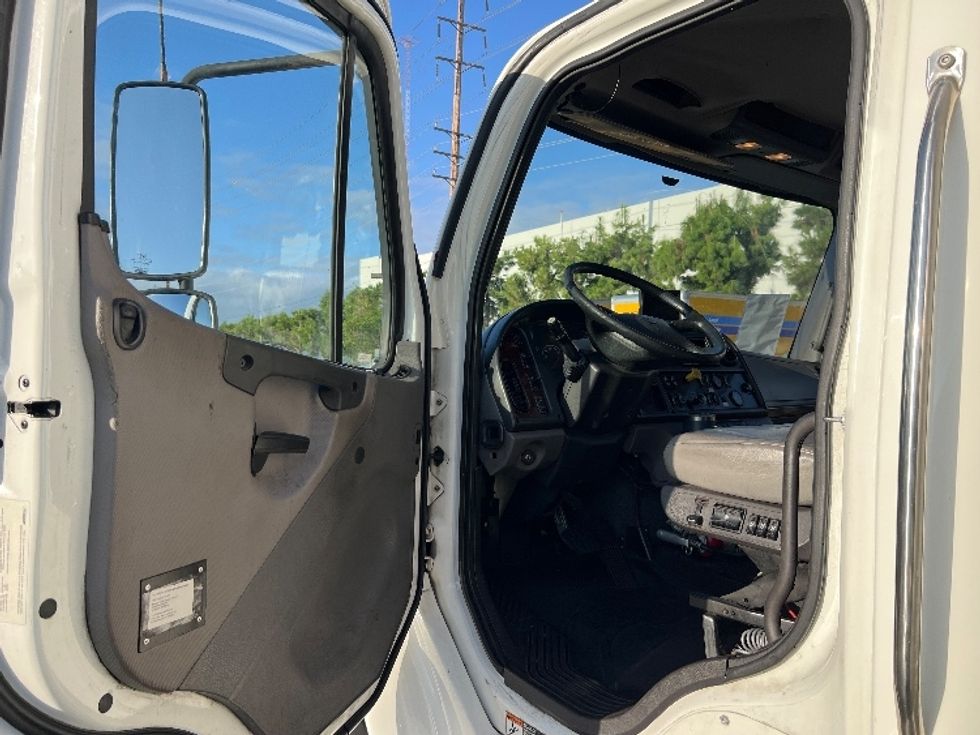 Medium Duty Box Truck-Light and Medium Duty Trucks-Freightliner-2018-M2-Torrance-CA-270,934\n\t\tmiles-$ 27,250 - Image 16