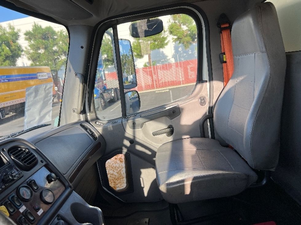 Medium Duty Box Truck-Light and Medium Duty Trucks-Freightliner-2018-M2-Torrance-CA-270,934\n\t\tmiles-$ 27,250 - Image 19