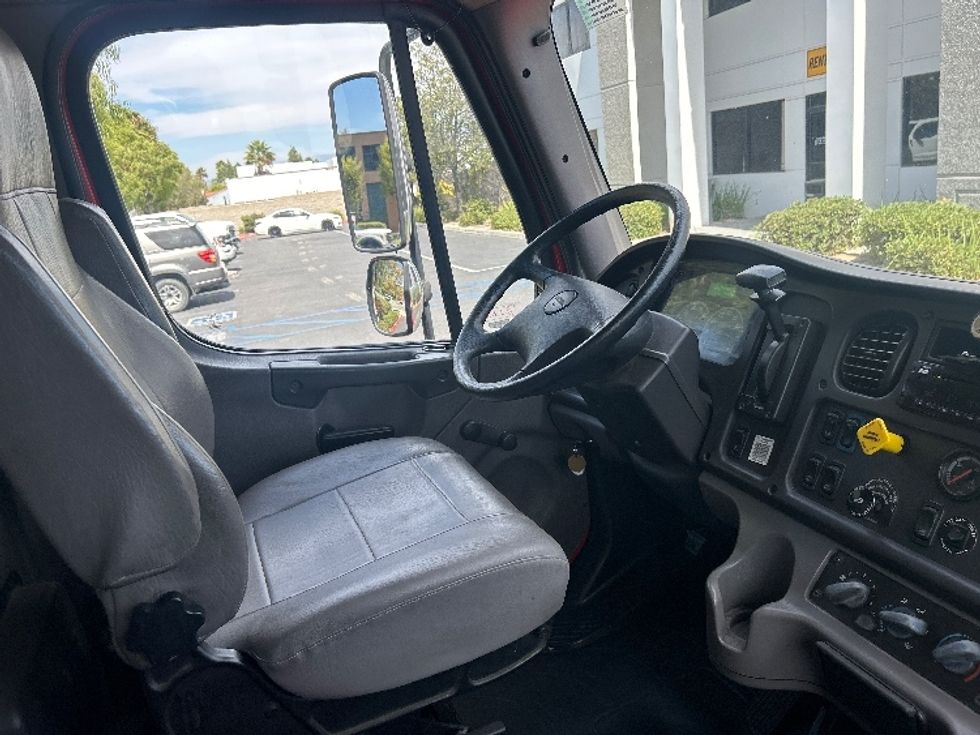 Medium Duty Box Truck-Light and Medium Duty Trucks-Freightliner-2018-M2-Torrance-CA-284,696\n\t\tmiles-$ 38,750 - Image 22